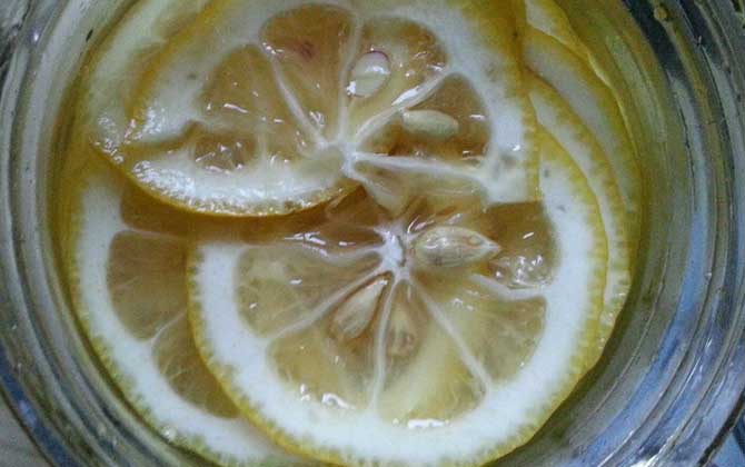 蜂蜜柠檬水的功效与禁忌及做法